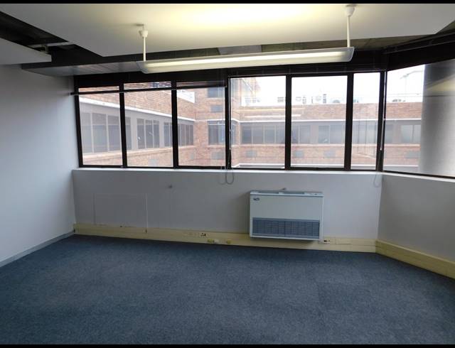 1,000M² OFFICE TO LET IN FERNDALE
